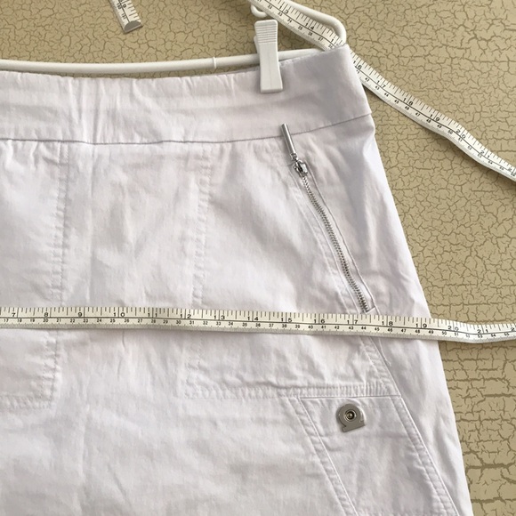 White Skort Size 8 EC from a SFPF home. - Picture 5 of 8